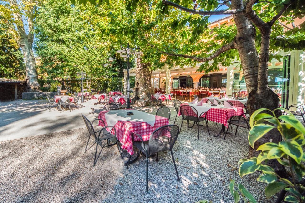 Albergo Al Platano Caprino Veronese Exterior foto