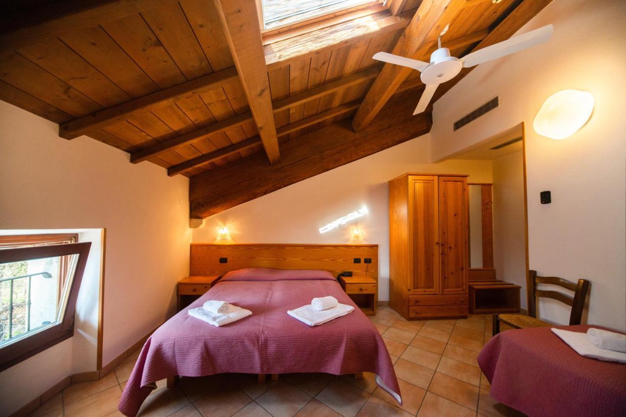 Albergo Al Platano Caprino Veronese Exterior foto
