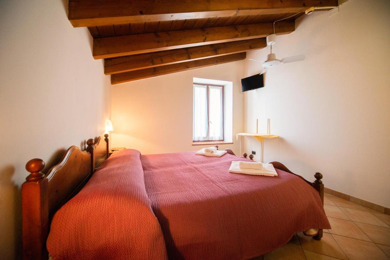 Albergo Al Platano Caprino Veronese Exterior foto
