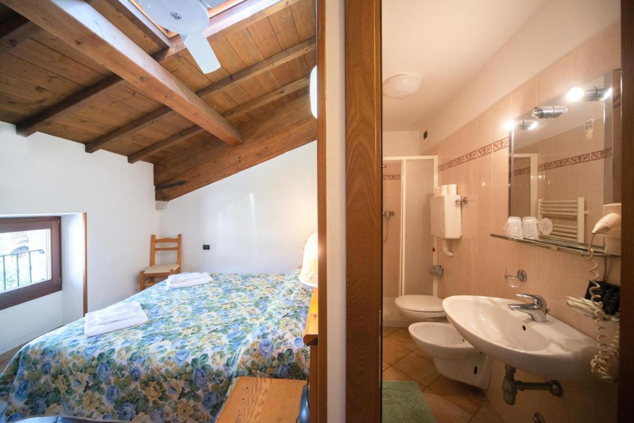 Albergo Al Platano Caprino Veronese Exterior foto